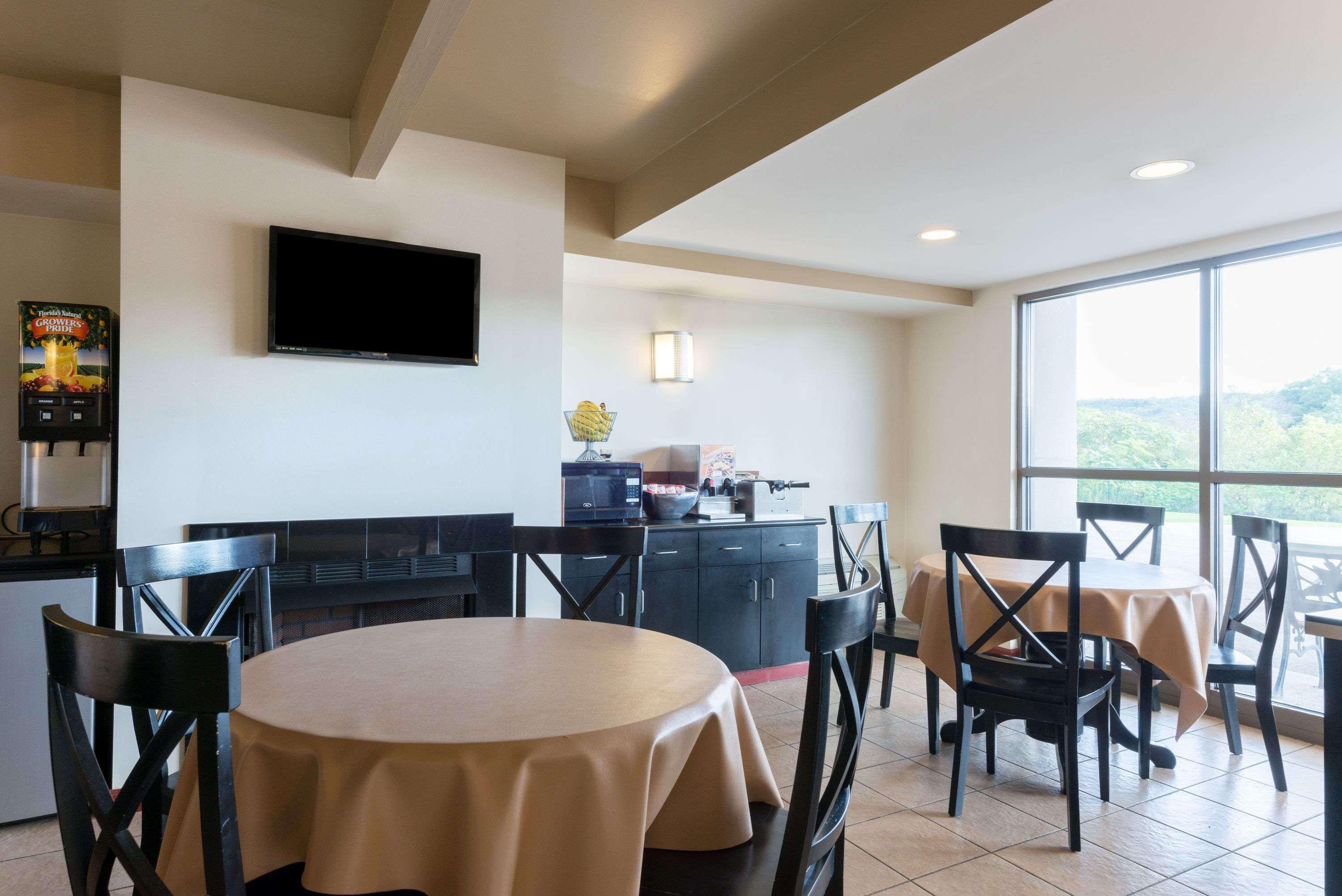 Super 8 By Wyndham Beaver Falls מראה חיצוני תמונה