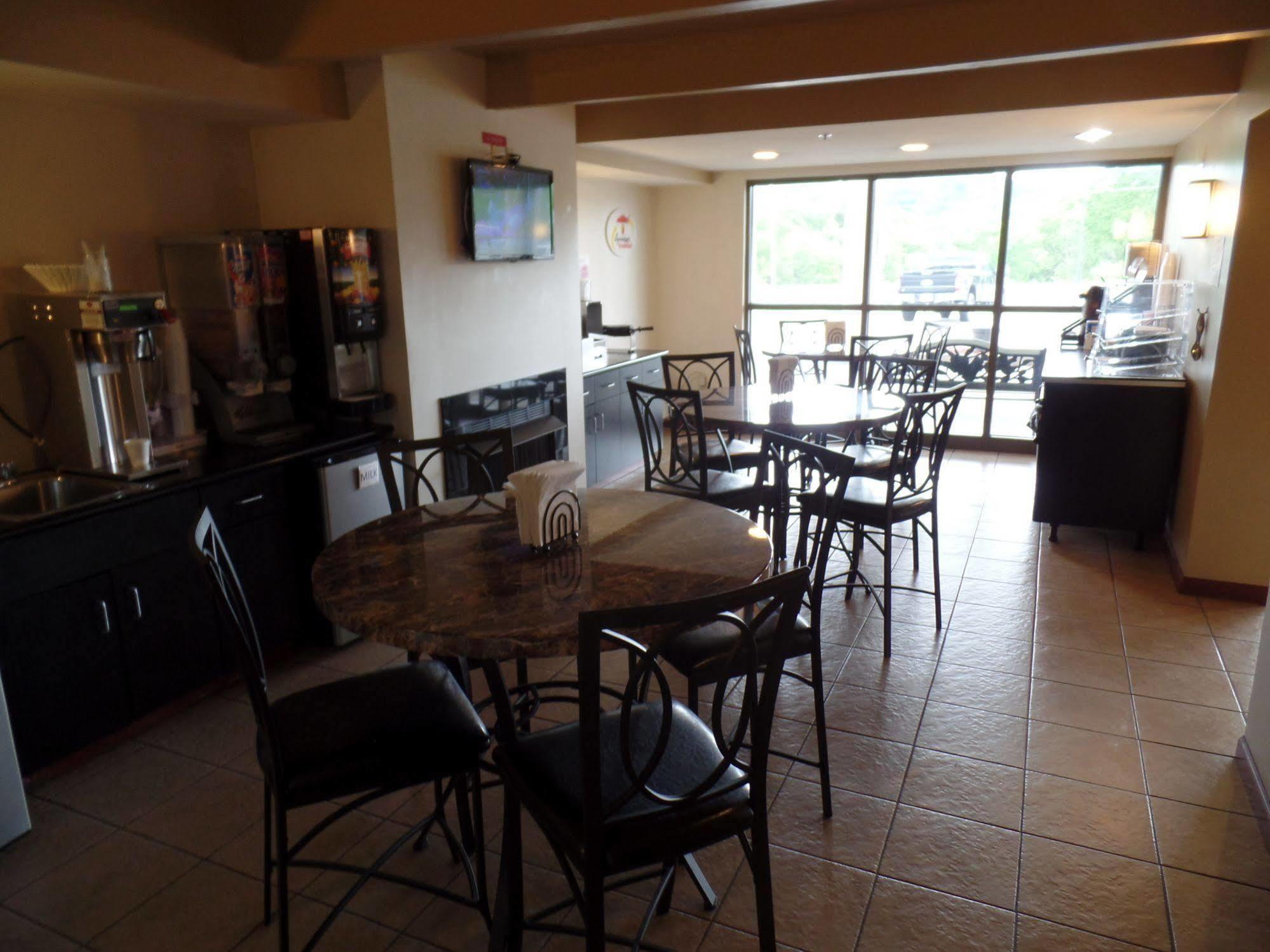 Super 8 By Wyndham Beaver Falls מראה חיצוני תמונה